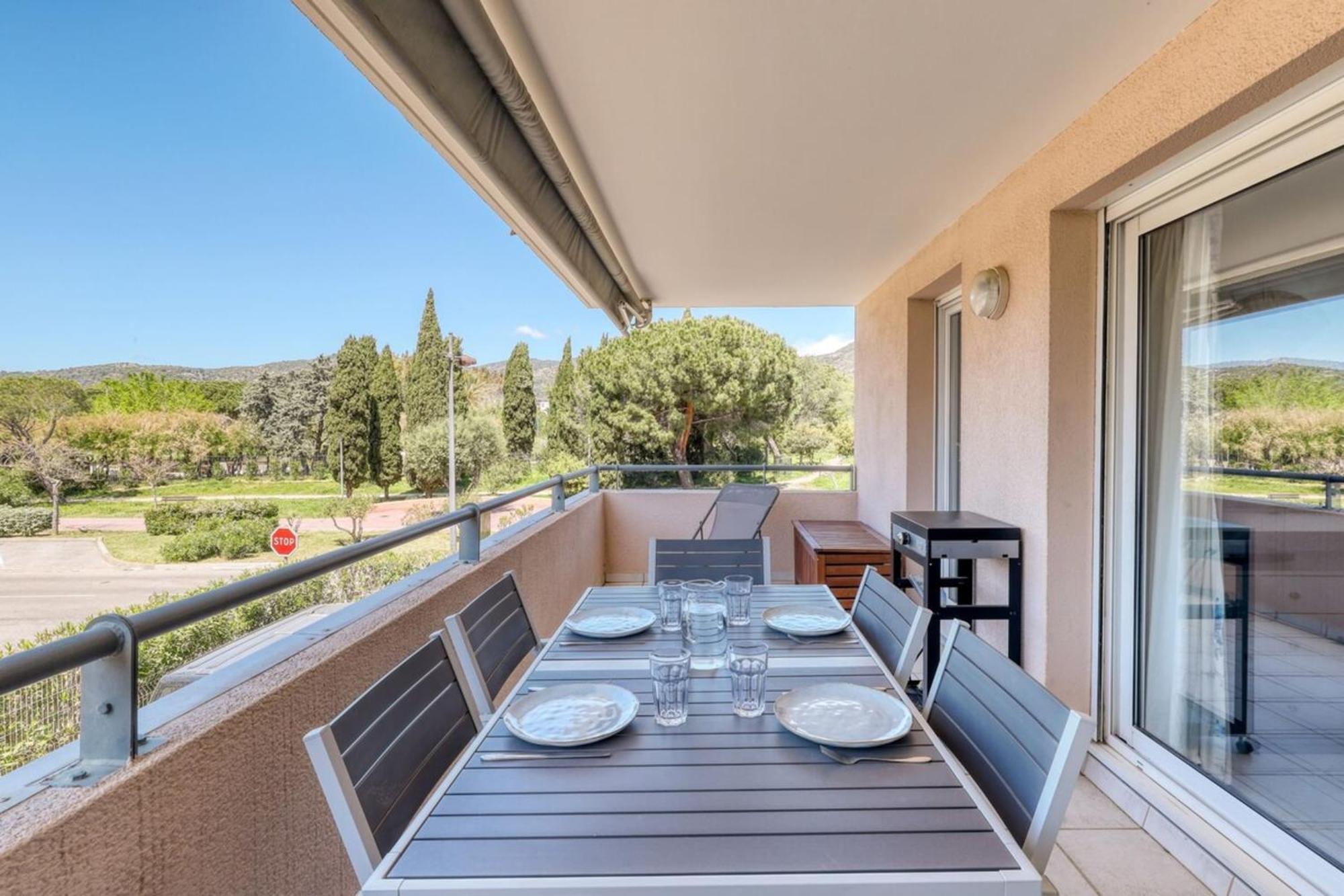 T2 In Lavandou - With Swimming Pool Apartment *