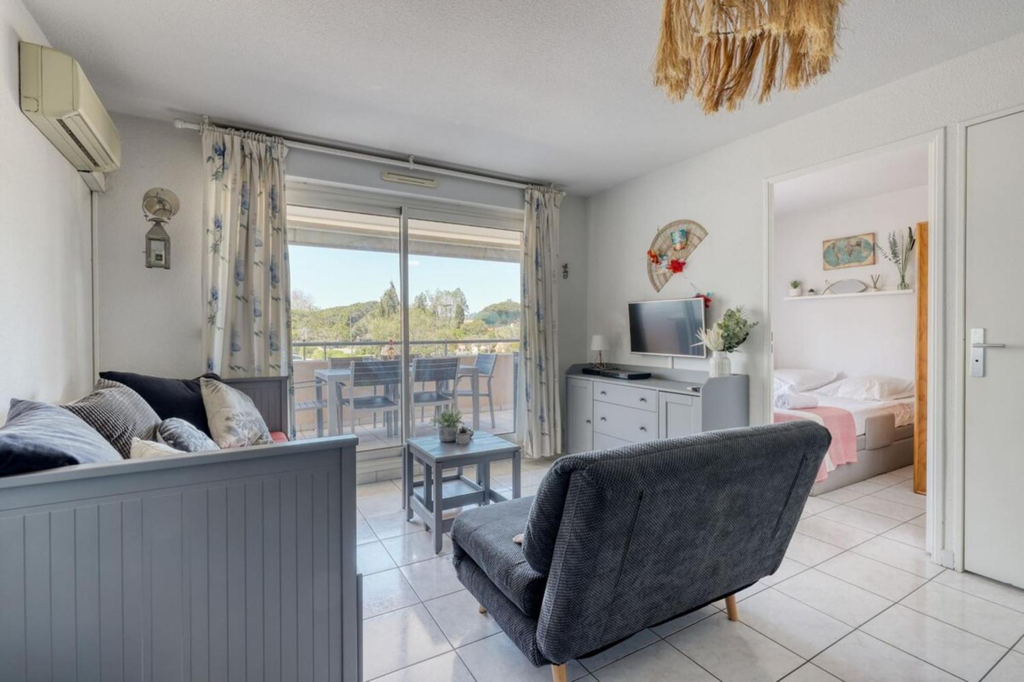 T2 In Lavandou - With Swimming Pool Apartment